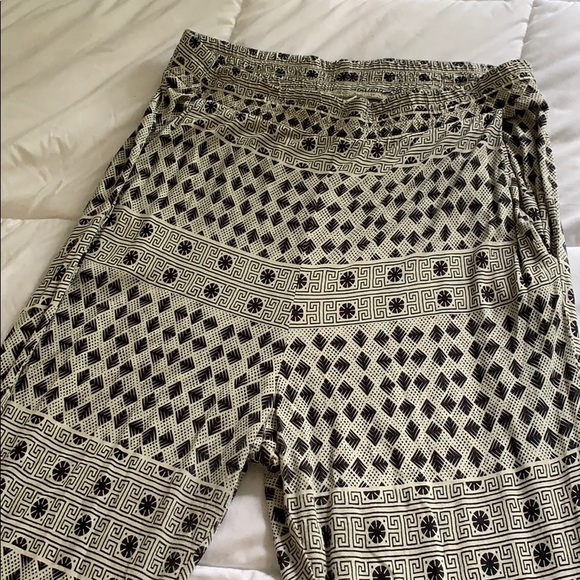 H&M patterned pants - Picture 2 of 4